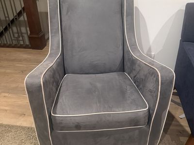comfortable GlIder Chair