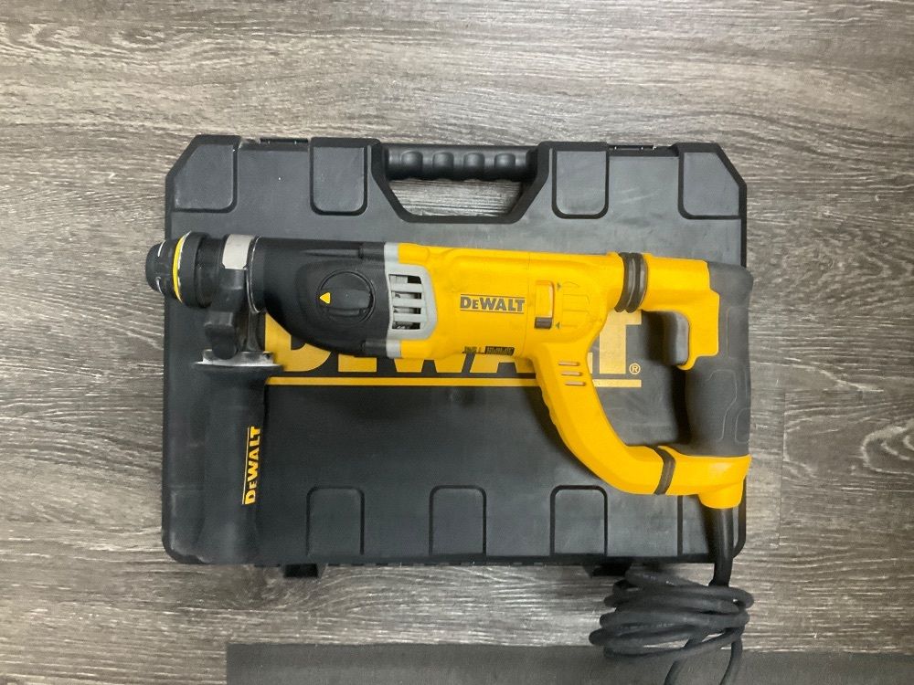 DEWALT DRILL TOOL IN CARRY CASE