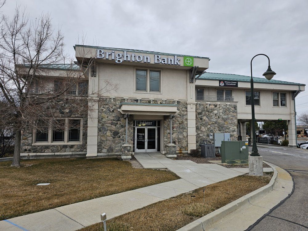 Office space for lease in Draper full service $12 per year