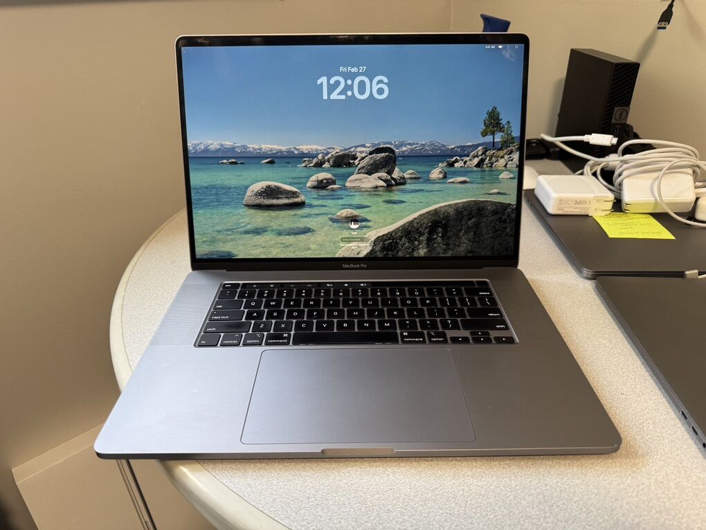 2019 Apple 16MacbookPro 32GB i9 1TB HD
