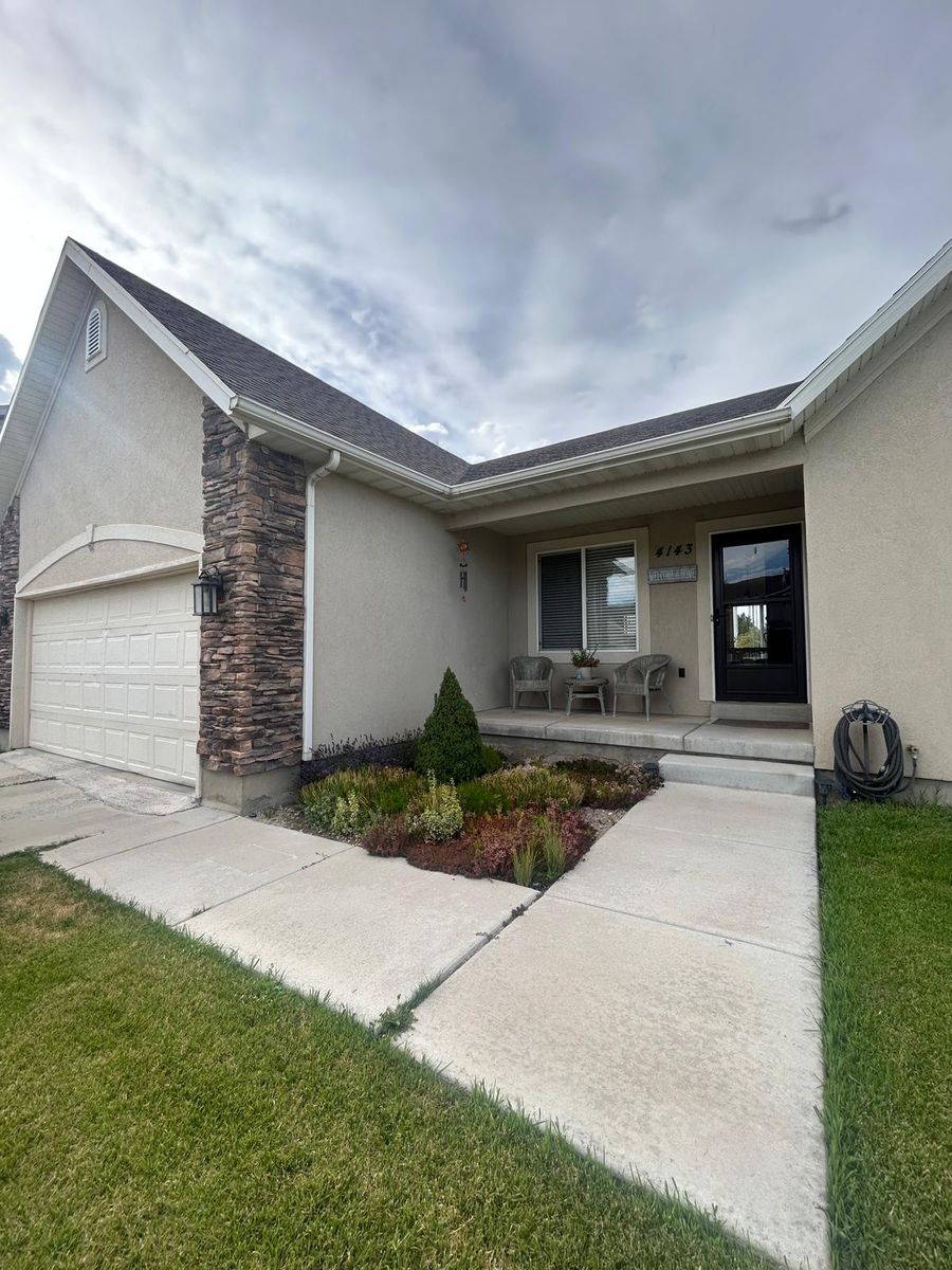 RENTING cozy and home warming ROOM! Eagle Mountain-Private and beautiful bathroom, including on-side garage and utilities!