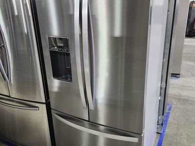NICE WHIRLPOOL STAINLESS STEEL FRENCHDOOR FRIDGE! W-WARRANTY