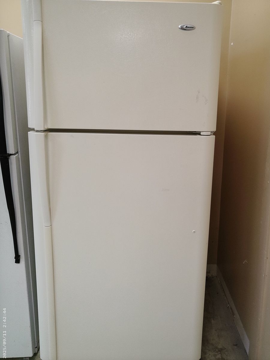 Real Clean 18 cf Top Freezer Refrigerator~90 Day Guarantee