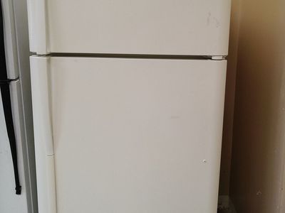 Real Clean 18 cf Top Freezer Refrigerator~90 Day Guarantee