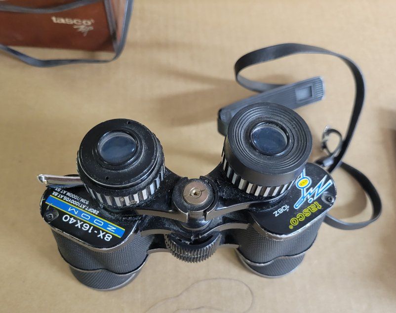 Tasco Zip Zoom 8X-16X40 Binoculars with Case and Strap