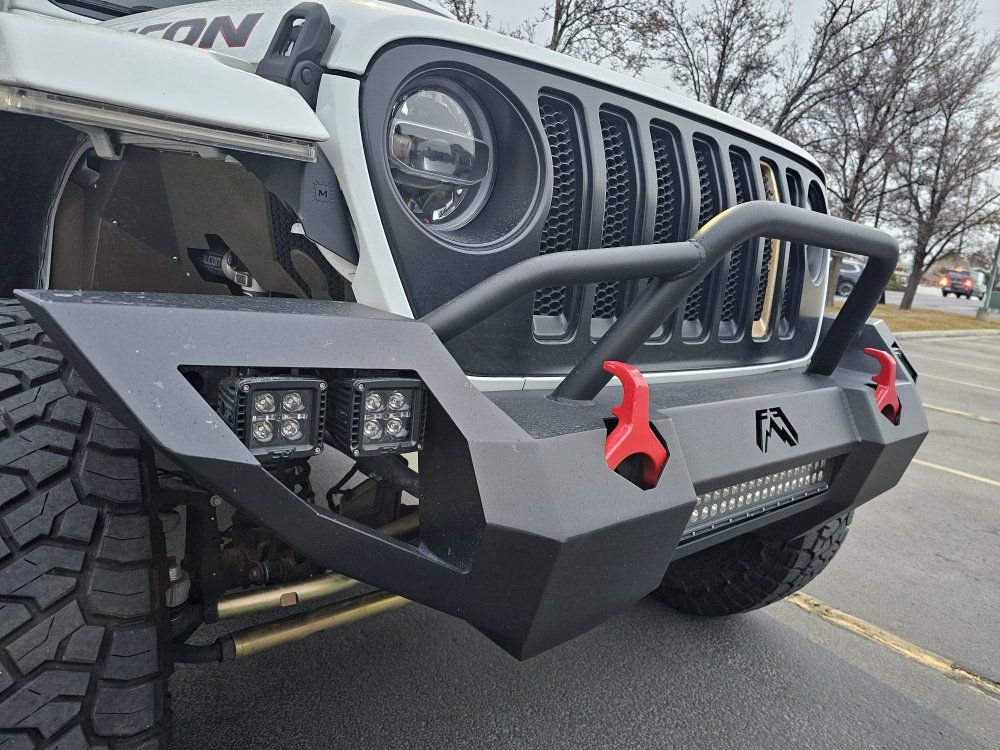 Fab Fours Vengeance front bumper w/lights