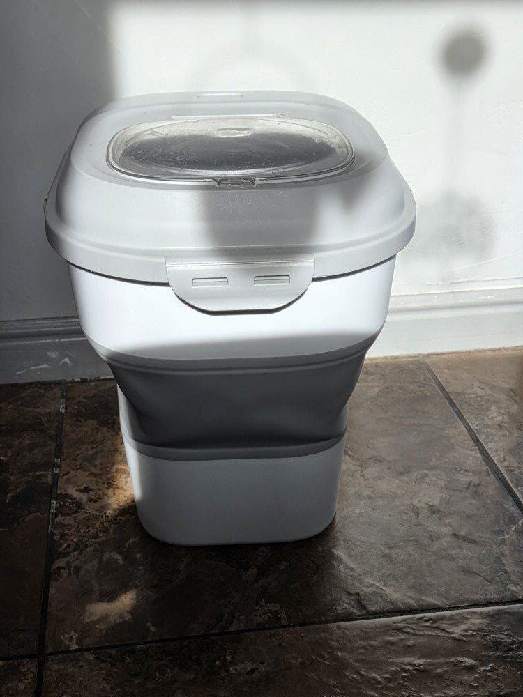 Collapsible Pet Storage Bin