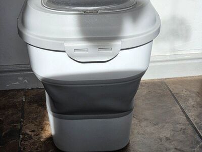 Collapsible Pet Storage Bin