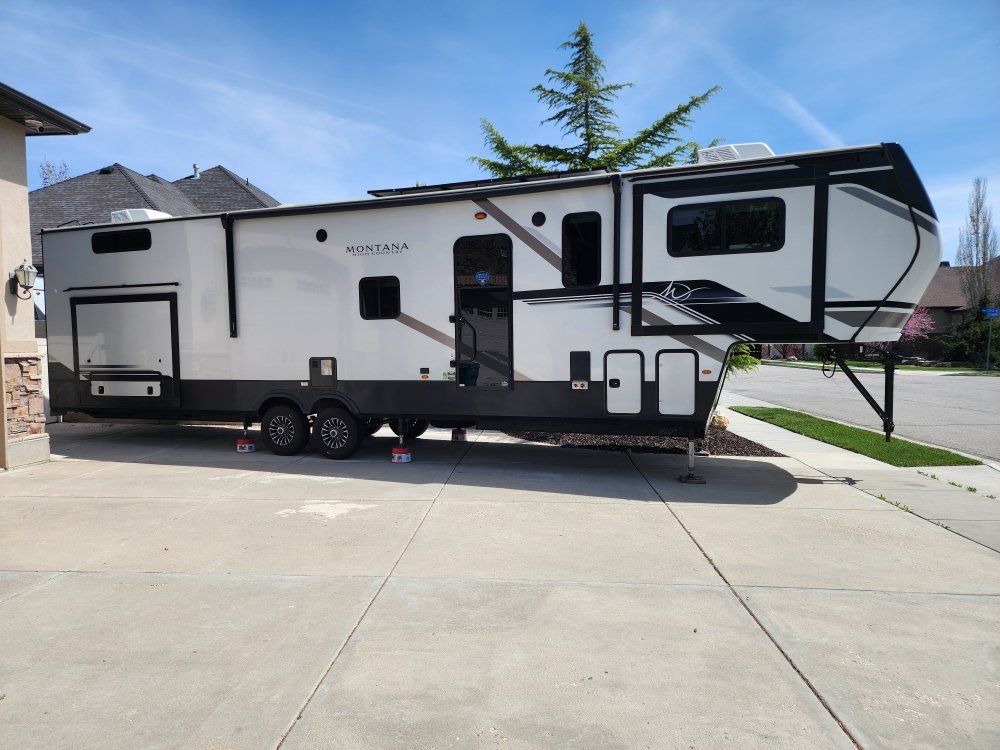 Like New - 2024 Keystone High Country 377FL