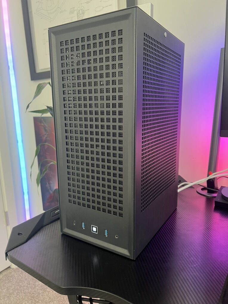 Gaming PC (Maximized Portability And Power)