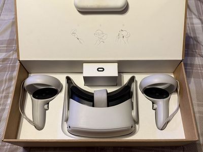 Meta Quest 2 VR Headset with Controllers (White, 128GB) - Like New Immersive VR