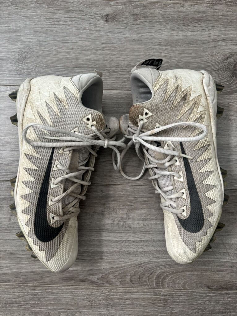 Nike Alpha Menace Men's Football Cleats- 9.5