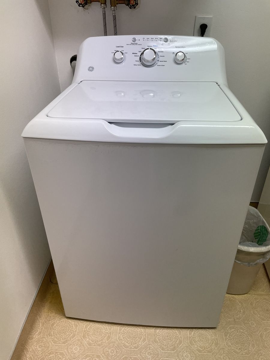 WASHER: White, GE Top-Load Washing Machine with Agitator