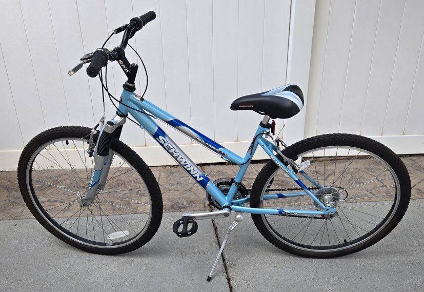 Schwinn High Timber Women's Mountain Bike in great condition 