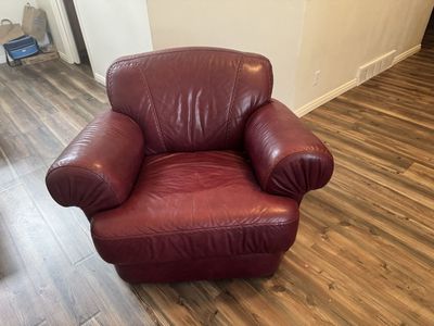 Comfy Red leather chair