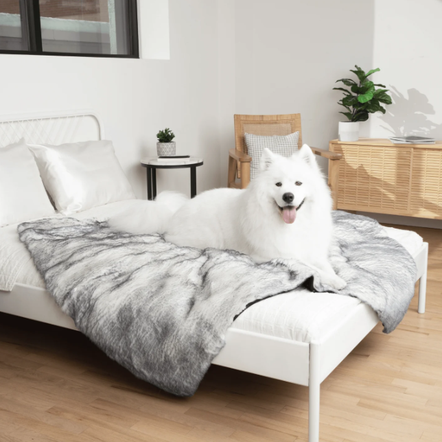 PupProtector™ Luxe Waterproof Faux Fur Blanket - Ultra Plush Arctic Fox