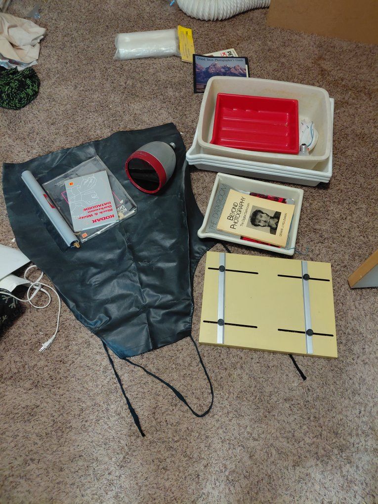Miscellaneous dark room equipment 