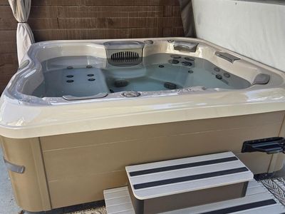 Hot Tub, 2024 Bullfrog X6L Spa