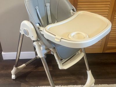 Foldable High Chair with Removable Tray and Wheels