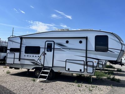 2023 Keystone Cougar 23MLE 5th Wheel Travel Trailer - 27’