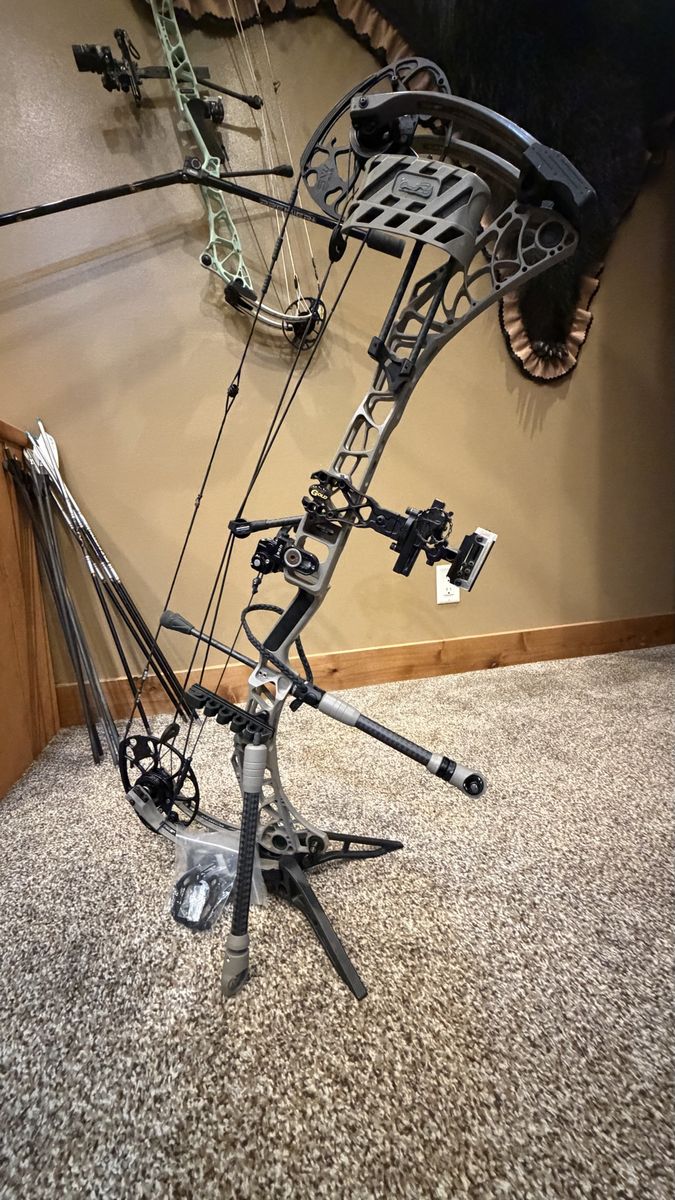 Mathews V3X 33