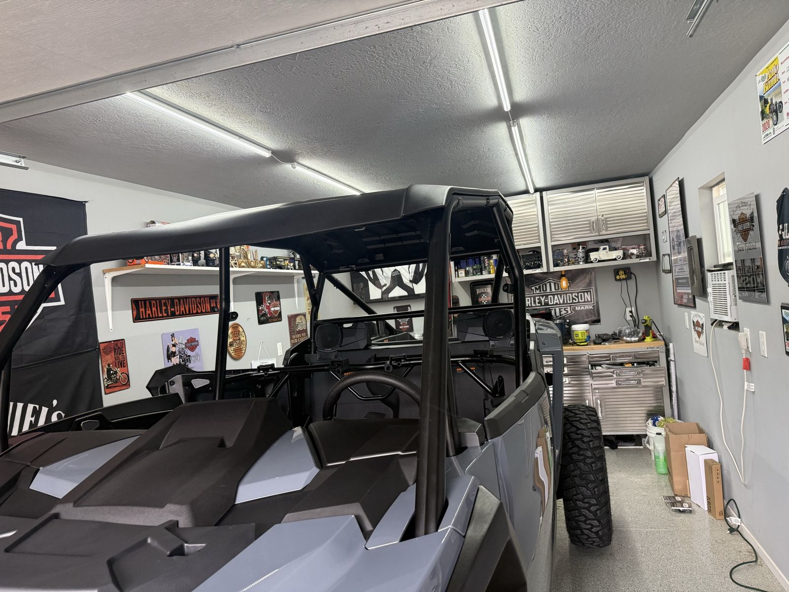 Brand new stock cage and roof