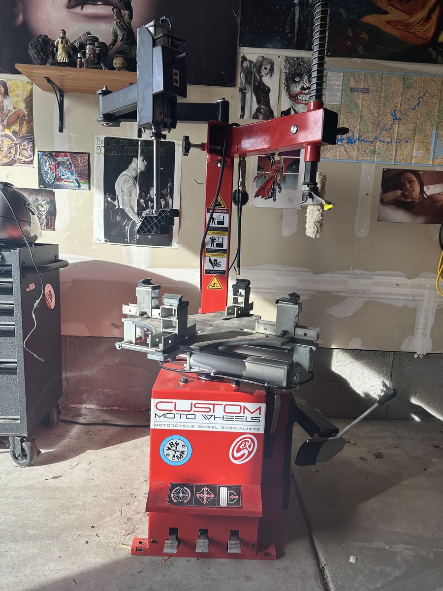 Derek Weaver Tire Changer and Balancer Like New!!
