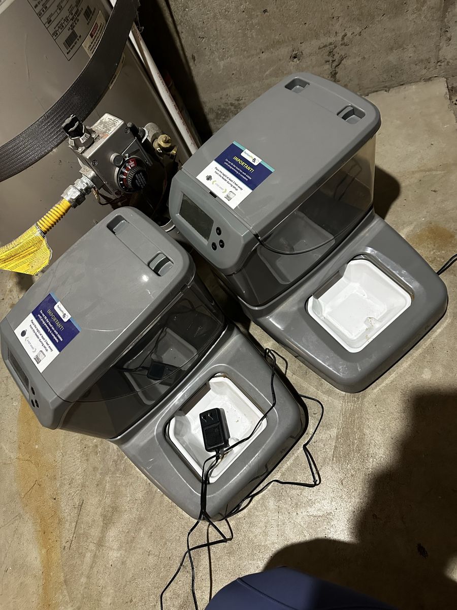 Automatic pet feeder