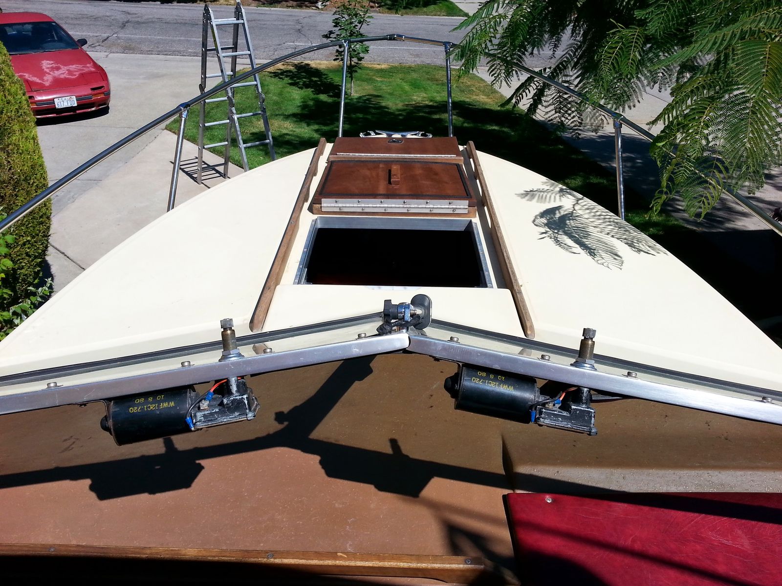 1982 Sea Ray Cuddy Cabin 22.5ft Powerboat with Trailer