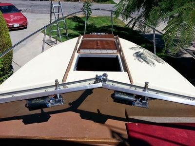1982 Sea Ray Cuddy Cabin 22.5ft Powerboat with Trailer