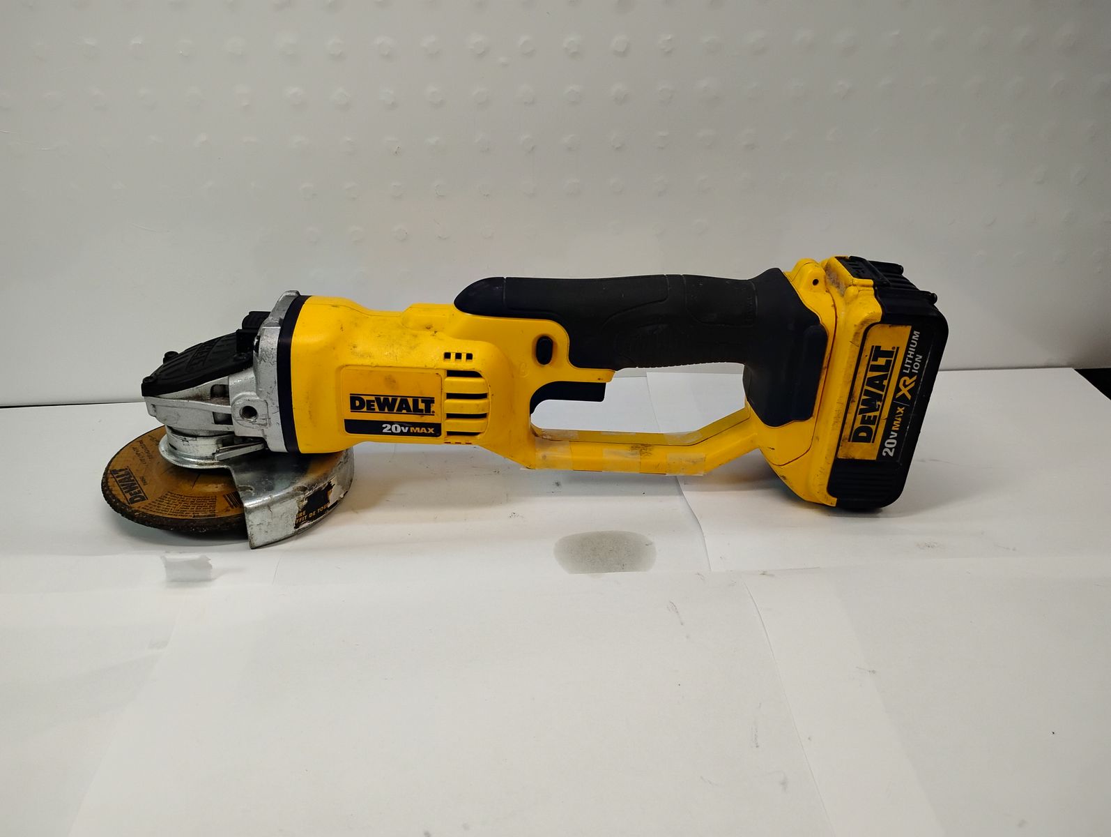 DeWalt DCG412 20V Cordless Angle Grinder with Battery