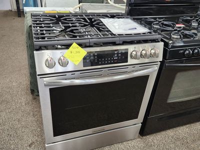 BEAUTIFUL BRAND NEW! FRIGIDAIRE STAINLESS STEEL 5 BURNER GAS RANGE