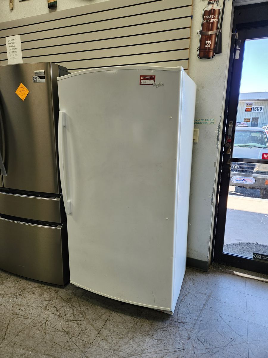 NICE WHIRLPOOL UPRIGHT FROST FREE FREEZER! W-WARRANTY