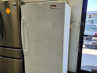 NICE WHIRLPOOL UPRIGHT FROST FREE FREEZER! W-WARRANTY