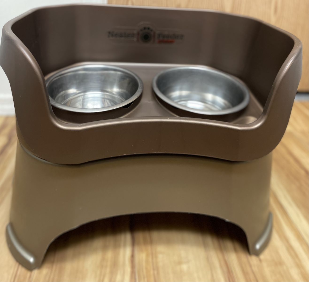 NEATER FEEDER DELUXE (LARGE) – $30 OBO