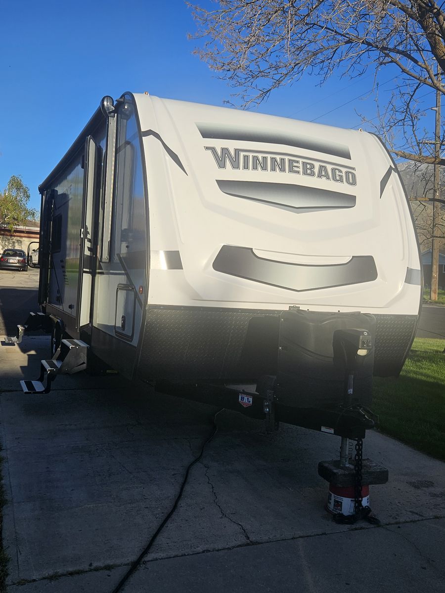 2021 Minnie Winnie 2529RG