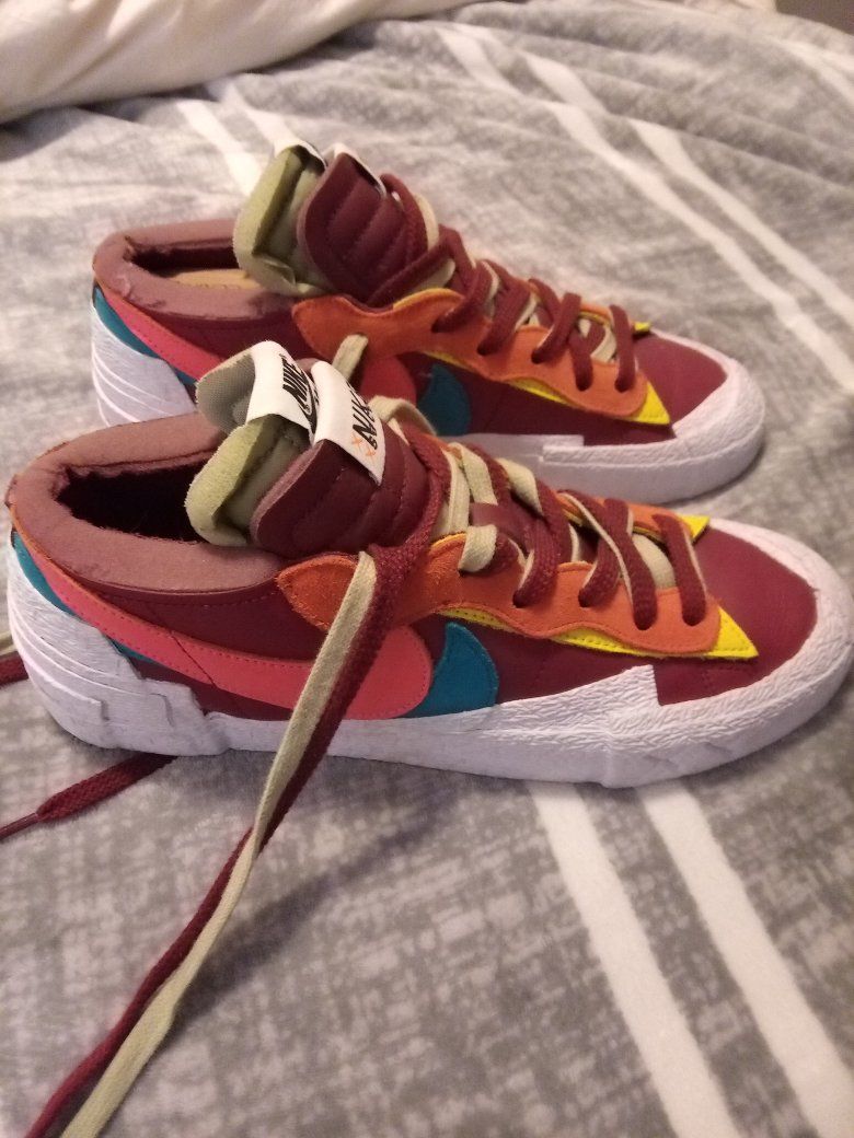 Mens Size 9 Nike shoes