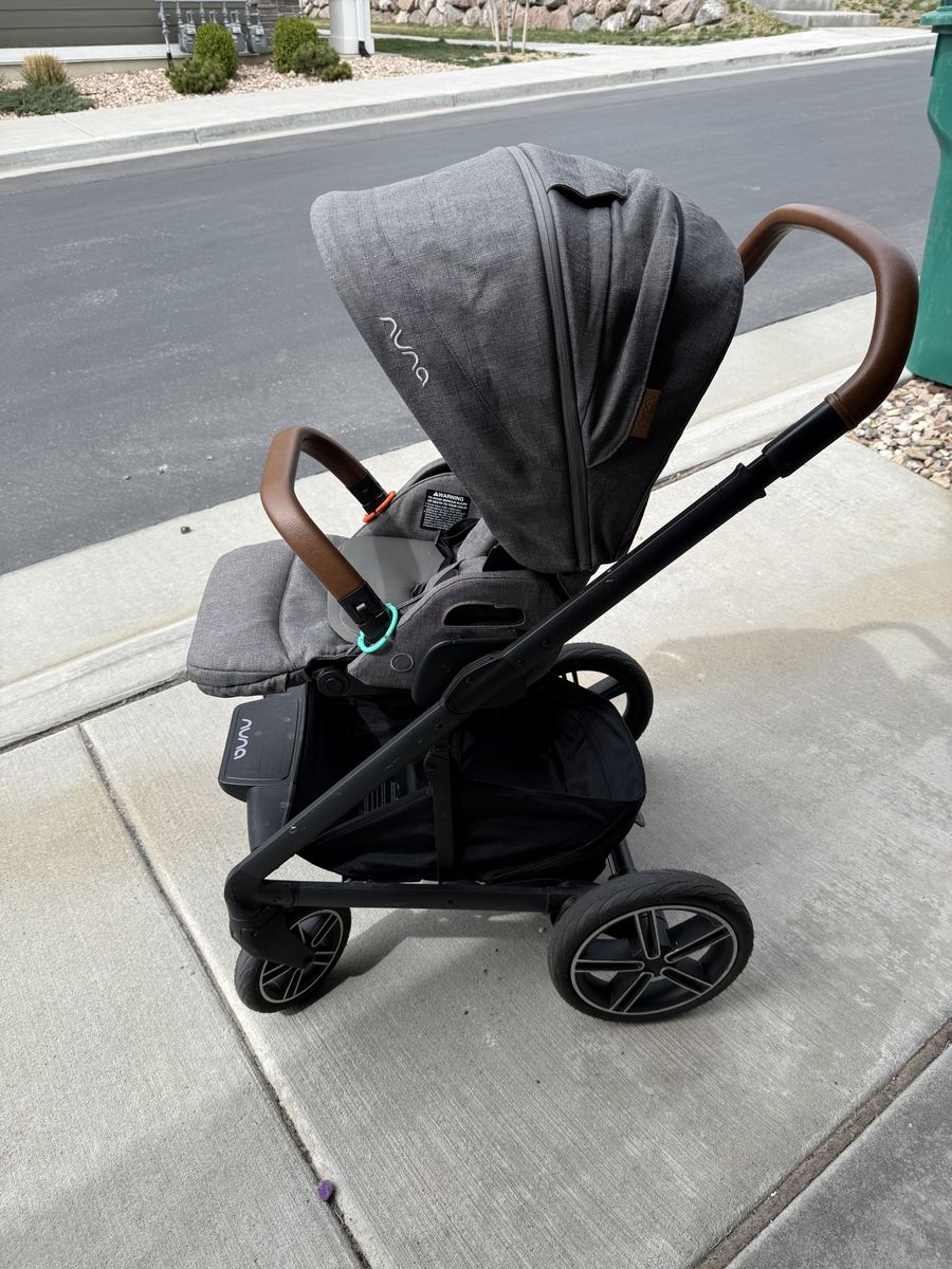 NUNA Mixx™ Next Stroller with Magnetic Buckle