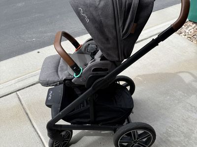 NUNA Mixx™ Next Stroller with Magnetic Buckle