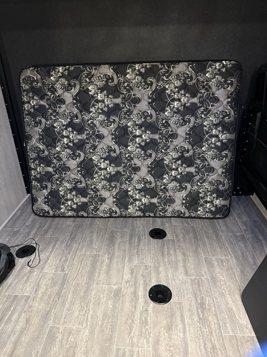 Full queen matress