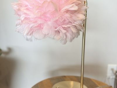 Super Cute Pink flamingo Feather And gold lamp
