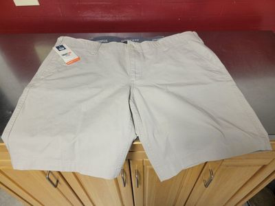 Mens Shorts ~ Dockers Chino 40