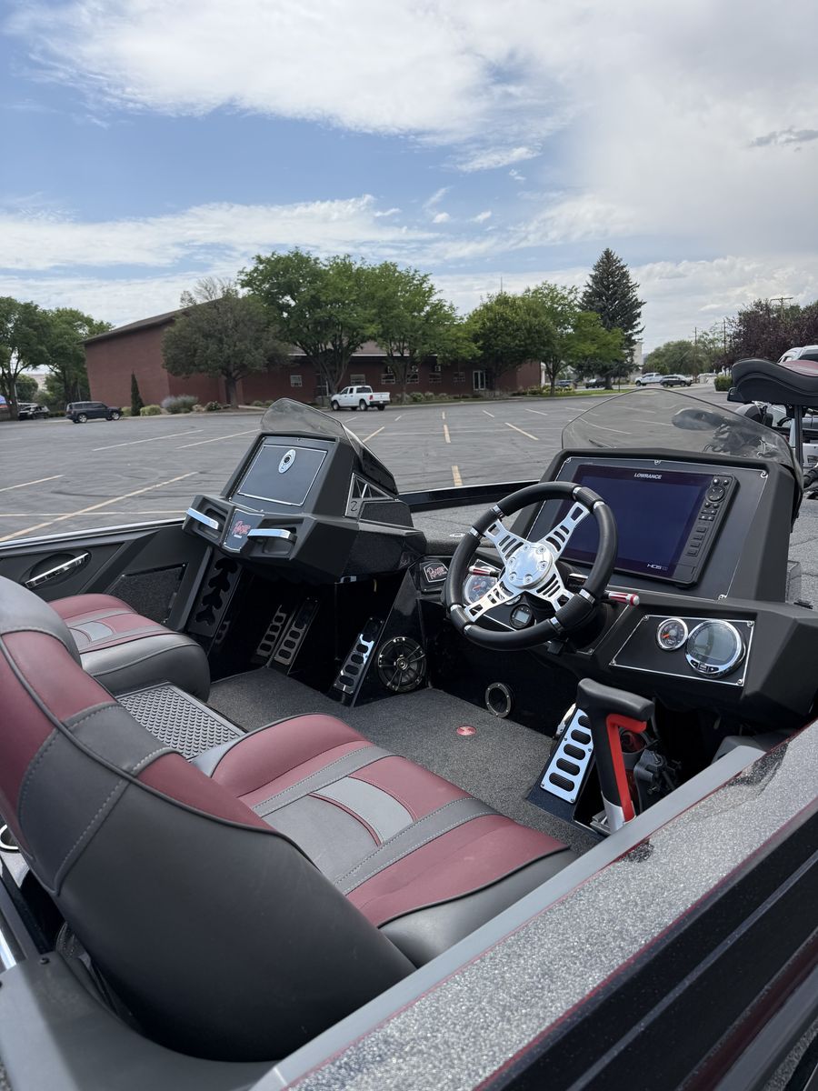 2020 Bass Boat – Excellent Condition – Only 85 Hours