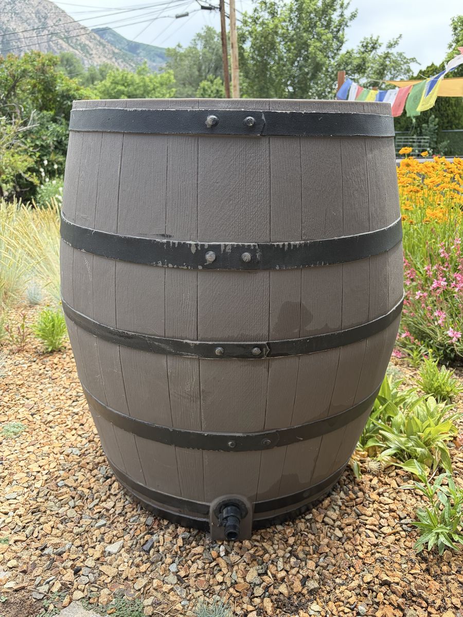 Like New: 50-Gallon Flat-Back Space Saving Rain Barrel (Complete Kit)