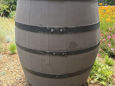 Like New: 50-Gallon Flat-Back Space Saving Rain Barrel (Complete Kit)