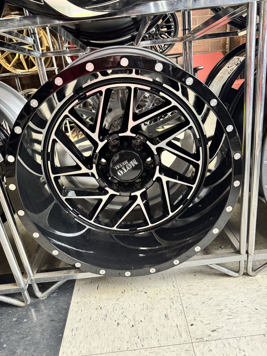 Moto Metal Gloss Black Machined brand new set of 4 wheels. 20x12 lug pattern 6x139.7