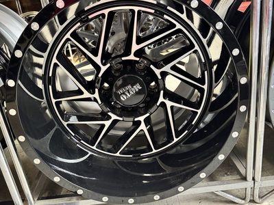 Moto Metal Gloss Black Machined brand new set of 4 wheels. 20x12 lug pattern 6x139.7