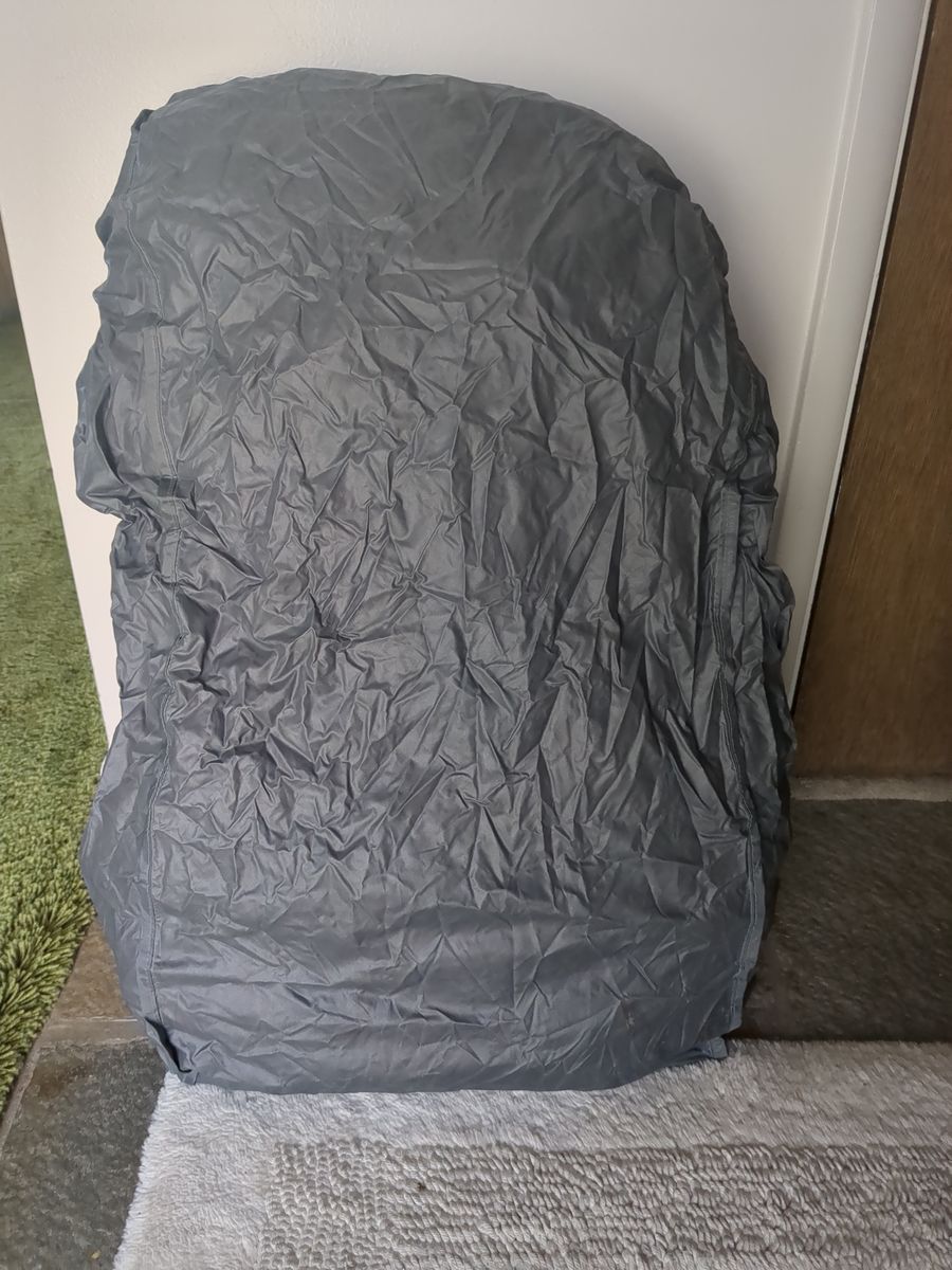 Backpack rain cover 80L - never used.