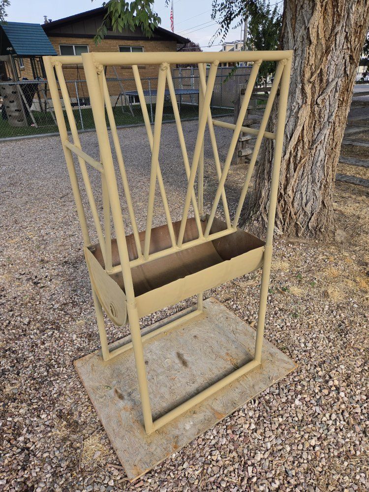 Horse feeder