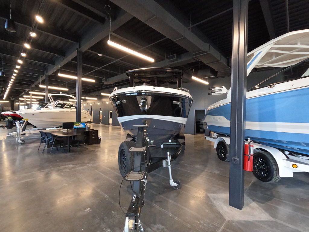 2025 Chaparral 26 Surf